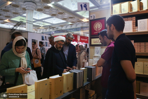 حضور حجت الاسلام و المسلمین علی کمساری در سی و ششمین نمایشگاه کتاب تهران