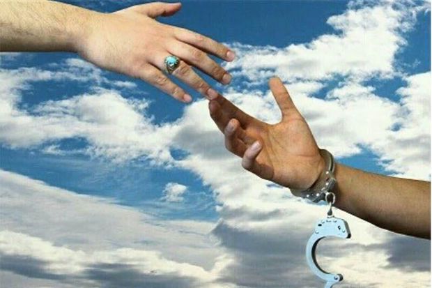 آزادی یک هزار و ۳۰۰ زندانی توسط زوج خیر البرزی