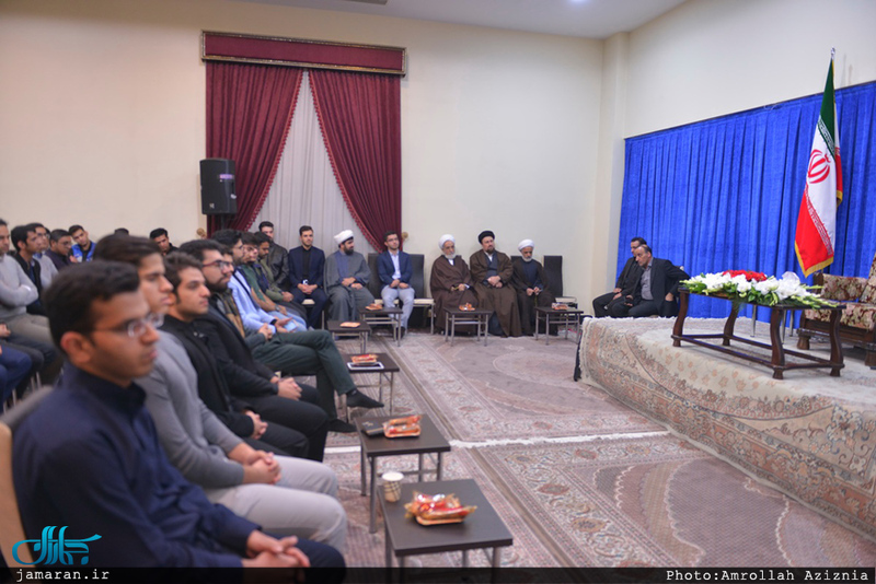 ديدار جمعى از دانشجويان دانشگاه علوم پزشكى شهيد بهشتى با سید حسن خمینی