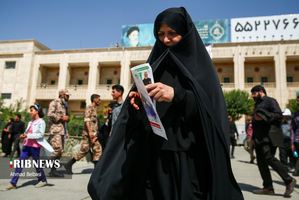 حضور مردم و مرزبندی با اقلیت اخلال‌گر مراسم ارتحال امام(س)