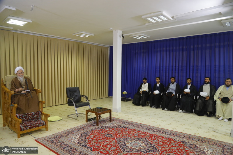 عمامه گذاری طلاب در روز میلاد پیامبر اکرم (ص) و امام صادق (ع) توسط مراجع تقلید