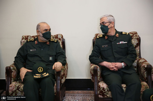 حاشیه های تجدید بیعت فرماندهان ارشد نیروهای مسلح با آرمان های امام خمینی (س)