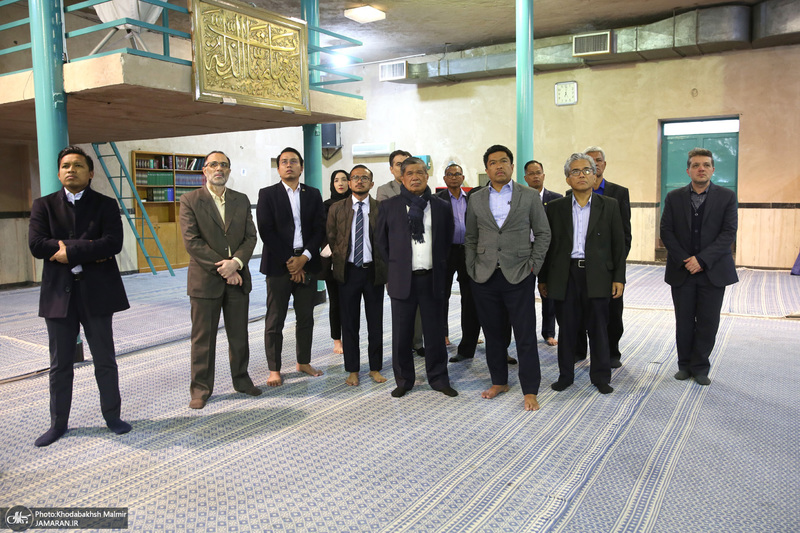 بازدید محمد بن سیو وزیر کشاورزی  و امنیت غذایی کشور مالزی از  بیت امام خمینی (س) در جماران