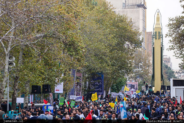 موشک بالستیک قدر در راهپیمایی ۱۳ آبان + تصویر