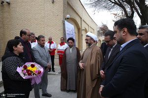 بازدید آیت الله دری نجف آبادی از نمایشگاه عکس امام دل‌ها‎