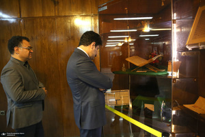 بازدید عبدالکریم حسین‌زاده، معاون امور توسعه روستایی و مناطق محروم کشور  از بیت امام خمینی (س) در جماران