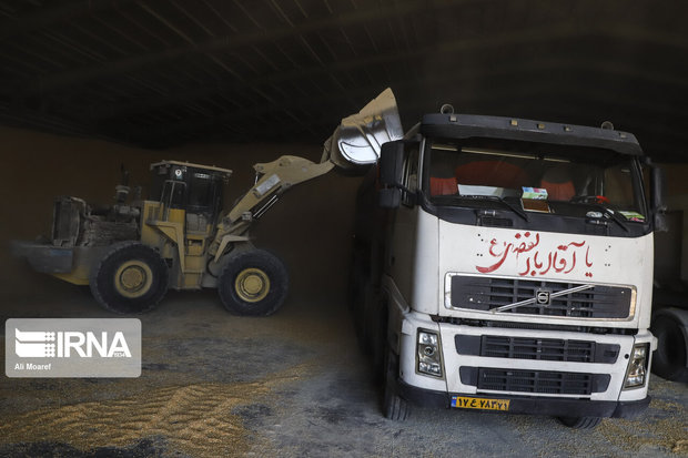 اعزام ۳۳ دستگاه کامیون از لرستان به بندر امام خمینی(ره)