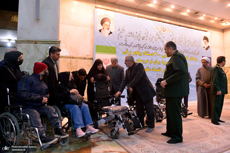 رزمایش کمک مومنانه با اهدای ۳۰۰ دستگاه ویلچر به بهزیستی در حرم امام  خمینی (س)