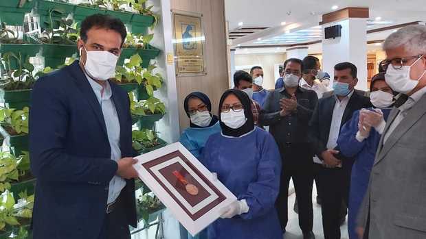 اهدای مدال آسیایی تیم بسکتبال نفت به بیمارستان آبادان/ عکس