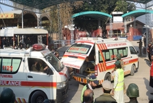 افزایش شمار قربانیان حمله انتحاری به مسجدی در پاکستان به 100تن