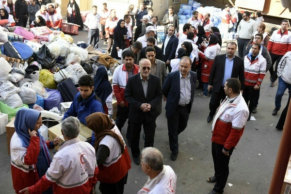 البرزی‌ها 70 کامیون کمک به مناطق زلزله‌زده ارسال کردند  استقبال مردمی بی‌نظیر است