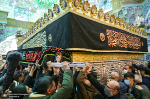 مراسم تشییع مرحوم حاج عیسی جعفری خادم امام خمینی (ره) در حرم حضرت معصومه (س)