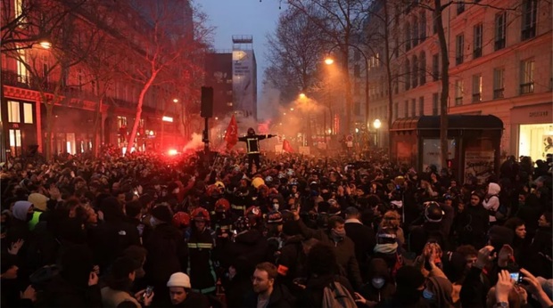 آیا فرانسه برگزاری تظاهرات را محدود می کند؟