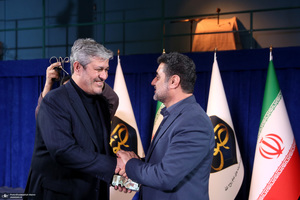 گفتگو حضور با تاجگردون