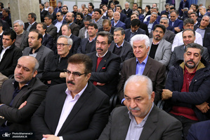 دیدار جمعی از تولیدکنندگان، کارآفرینان و فعالان اقتصادی با رهبر معظم انقلاب