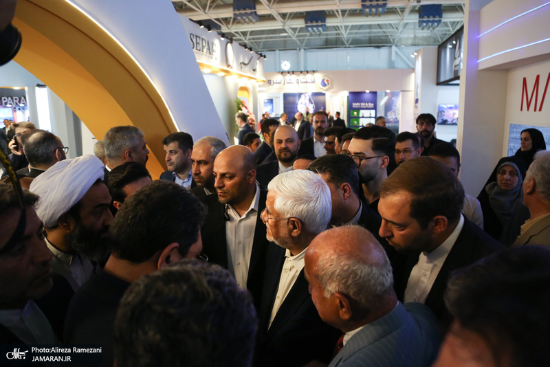 حضور عارف در نمایشگاه دستاوردهای صادراتی ایران