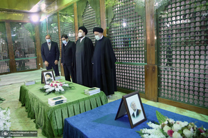 تجدید میثاق رئیس جمهور و اعضای دولت با آرمان های حضرت امام (س)