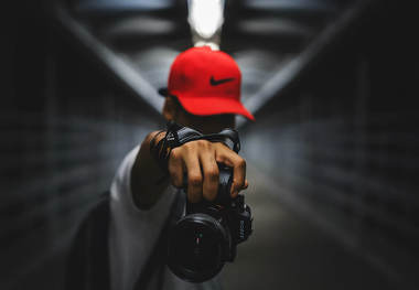 عکاسی بدون چهره: ۱۰ روش جذاب برای ثبت لحظات متفاوت