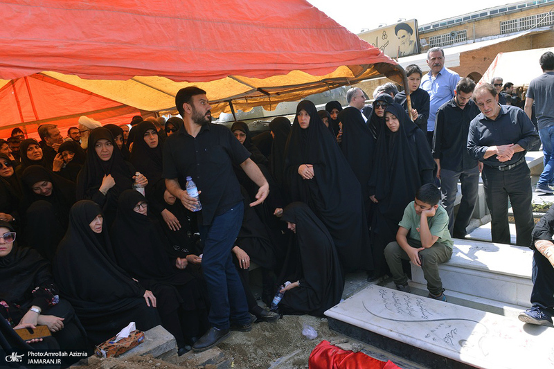 مراسم خاکسپاری سیدعلی صنیع خانی در بهشت زهرا (س) تهران