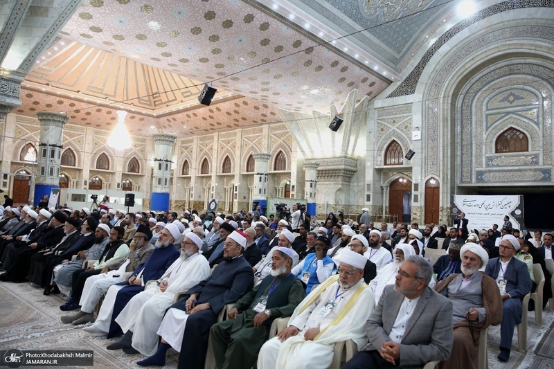 ادای احترام مهمانان خارجی کنفرانس وحدت اسلامی به مقام شامخ حضرت امام خمینی (س)
