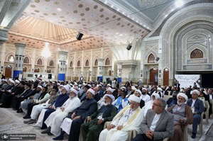 ادای احترام مهمانان خارجی کنفرانس وحدت اسلامی به مقام شامخ حضرت امام خمینی (س)