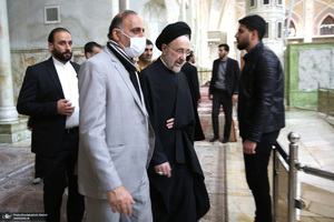 مراسم بیست‌و‌نهمین سالگرد ارتحال حاج سید احمد خمینی و بزرگداشت آیت‌الله بجنوردی در حرم امام