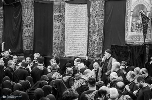 عزاداری ظهر عاشورا در حسینیه 200 ساله سادات اخوی