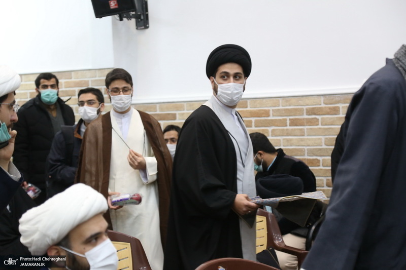 مراسم عمامه گذاری طلاب توسط آیت الله شبیری زنجانی در شب ولادت حضرت زهرا(س)