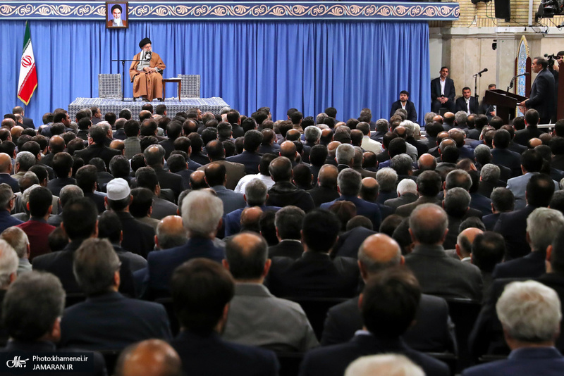 دیدار جمعی از تولیدکنندگان، کارآفرینان و فعالان اقتصادی با رهبر معظم انقلاب