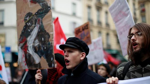 شنبه و یکشنبه سخت در انتظار دولت ماکرون/ اعتراض های جدید در فرانسه/ بازداشت 700 دانش آموز