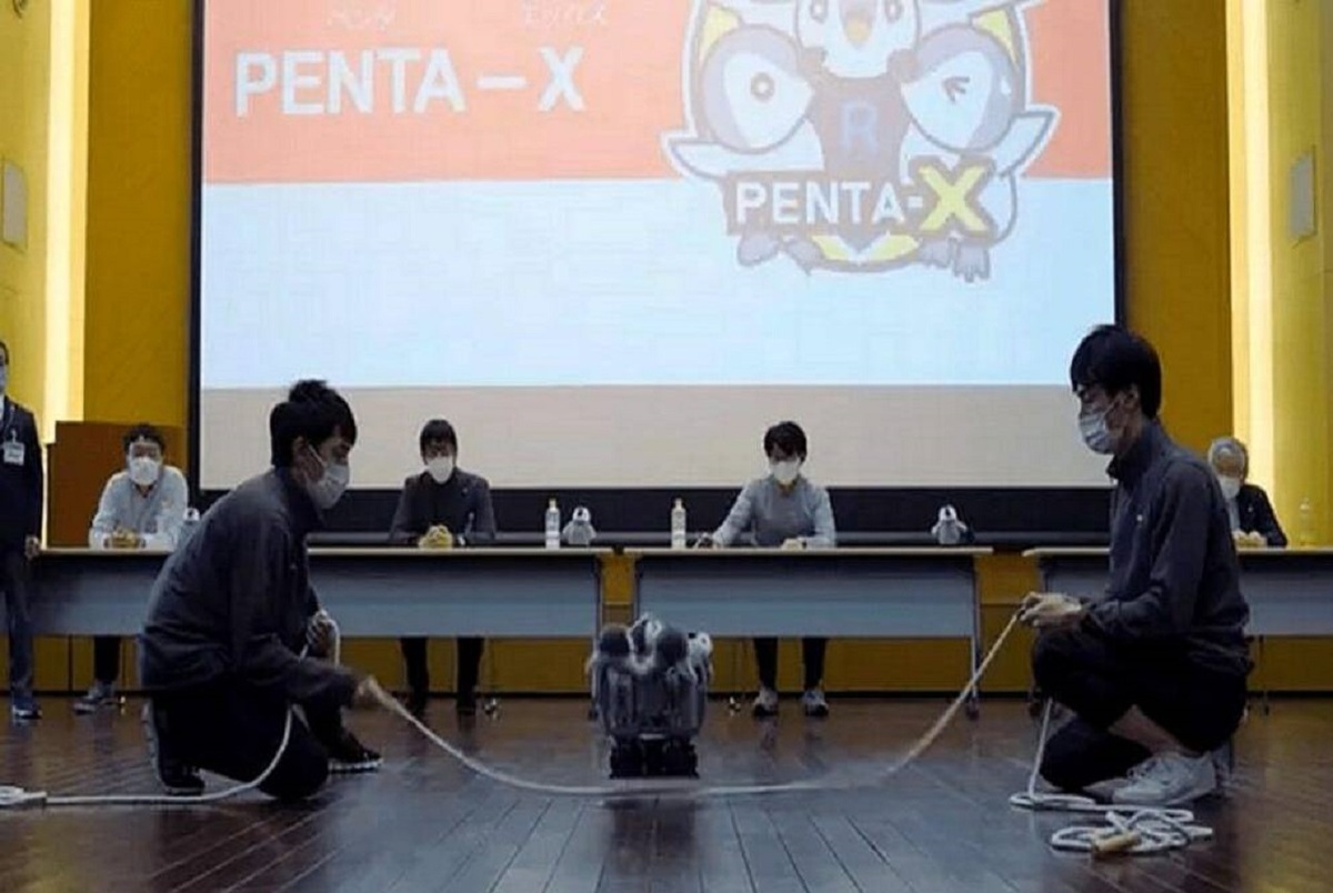 ربات ژاپنی با ثبت ۱۷۰ بار طناب زدن  رکورد جهانی گینس را شکست.