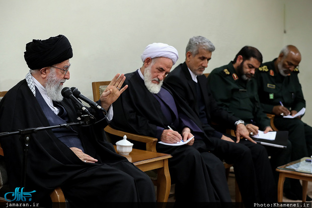 رهبر معظم انقلاب: شیعه و سنی در جمهوری اسلامی در کنار یگدیگرند/  سیستان و بلوچستان مظهرِ شعارِ وحدتِ اسلامیِ ماست