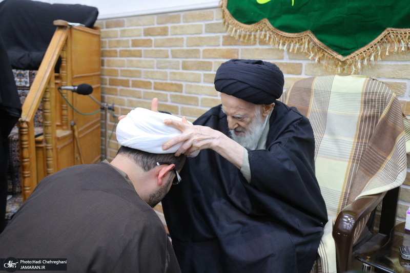 عمامه گذاری طلاب در روز عید مبعث توسط مراجع عظام تقلید‎‎