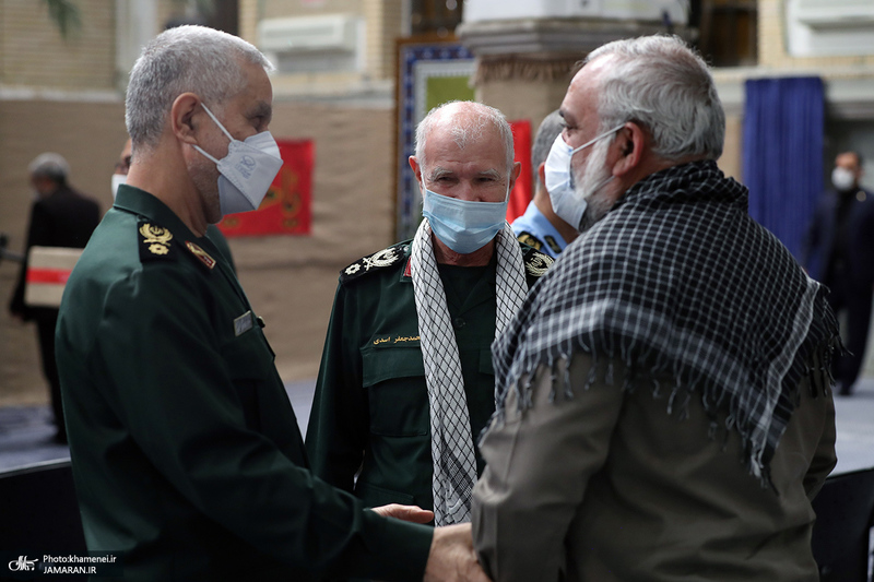دیدار جمعی از پیشکسوتان و فرماندهان دفاع مقدس با رهبر معظم انقلاب