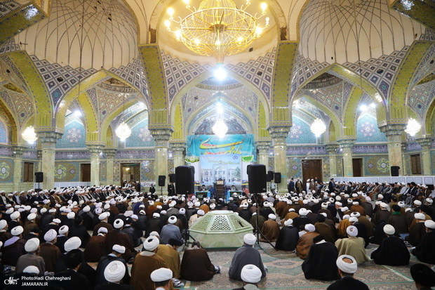 توهین به حوزه‌های علمیه در یک مداحی نابخردانه!