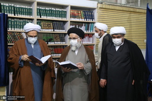 رونمایی از کتاب های «المکاسب المحرمه» و«ملحق العروه الوثقی» تالیف آیت الله العظمی صانعی(ره)