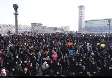 تجمع بزرگ «دختران انقلاب» در میدان امام حسین(ع) تهران برگزار شد