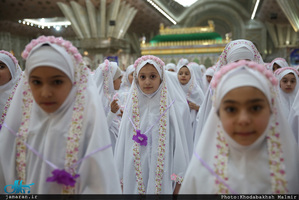 مراسم جشن تکلیف دانش آموزان دختر در حرم مطهر امام خمینی(س) 