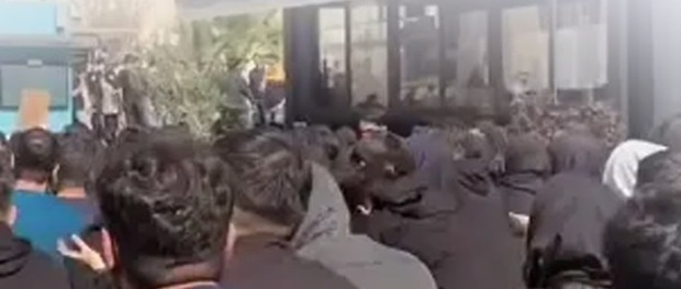 گزارش روزنامه شرق  از موج جدید تشکیل پرونده برای دانشجویان و ممنوعیت از ورودشان به دانشگاه: در صف کمیته انضباطی