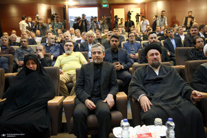 دیدار سرپرست و کارکنان وزارت خارجه باسید حسن خمینی در حرم مطهر امام خمینی (س)