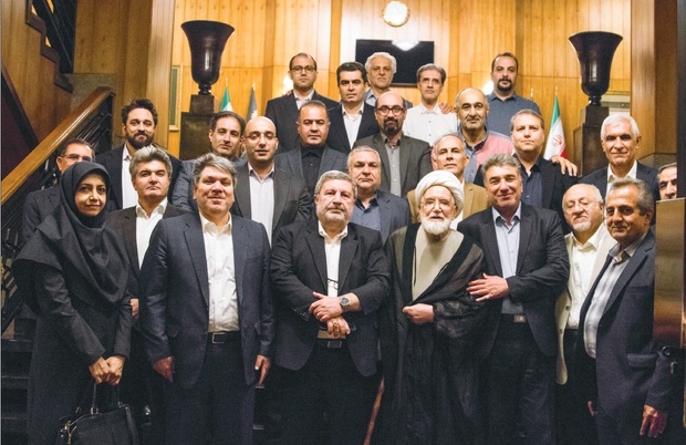 نخستین حضور عام «مهدی کروبی» پس از 16 سال حصر + عکس/ کروبی در جلسه شورای مرکزی حزب اعتماد ملی: انقلاب را به درستی حفظ نکردیم، به افراد بسیاری ظلم و ستم شده/ به حول و قوه الهی و با حضور مردم یک وجب از خاک کشور نصیب دشمنان نشد/از دستاوردهای انقلاب حفاظت شود