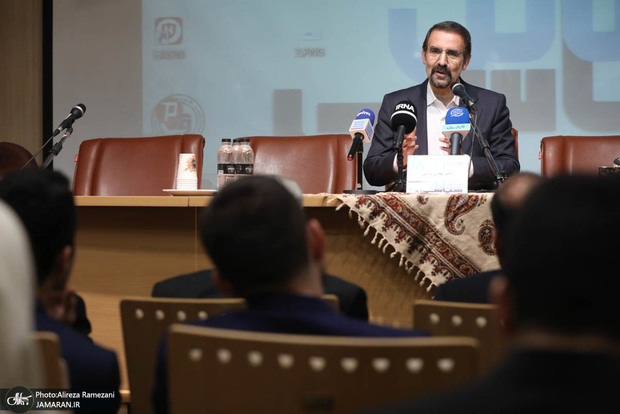 سنایی، مشاور رییس‌جمهور: علوم سیاسی در کشور ما دچار غرب‌زدگی و ضدغرب‌زدگی است؛ این علم ایرانی نشده است/ در دانشگاه‌های ما برخی سیاست در اروپا را می‌ستایند و برخی آن را کاملا نفی می‌کنند/ تکثر دانشگاه‌ها یک چالش است؛ ما همیشه افراط و تفریط می‌کنیم