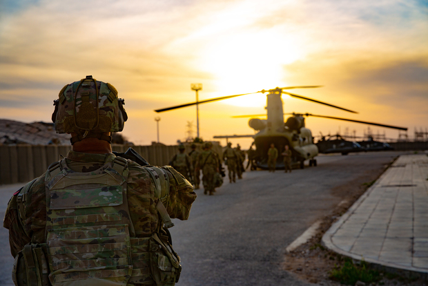 یک شبکه خبری: آمریکا در حال عقب نشینی از افغانستان است