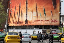 گاردین:ایران و اسرائیل را از آستانه جنگ بزرگ دور کنید / حمله به تاسیسات هسته ای ایران تشدید تنش خواهد بود
