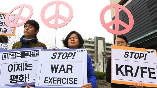 عکس/ اعتراض به رزمایش کره جنوبی-آمریکا