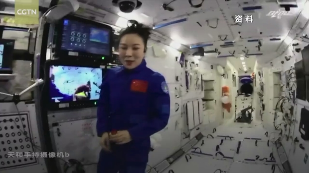 جلسه پرسش‌وپاسخ دانش‌آموزان با فضانورد چینی