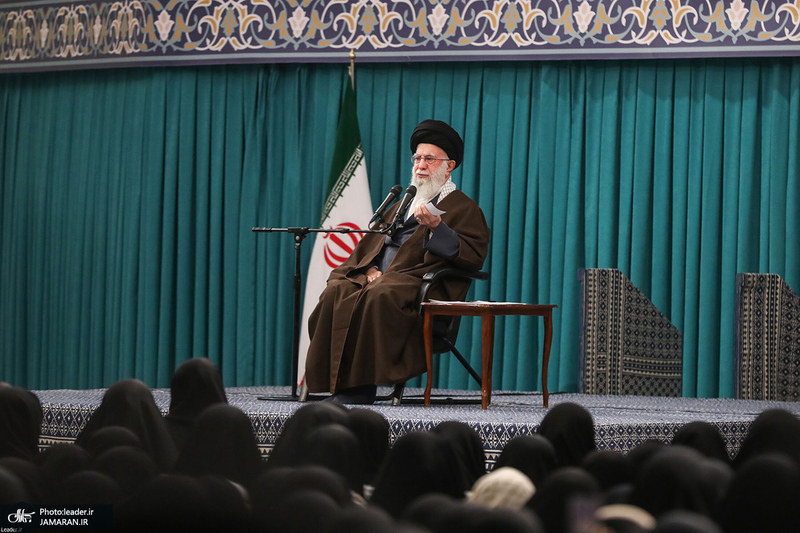 دیدار جمعی از رأی اولی‌ها و خانواده‌های شهدا با رهبر معظم انقلاب
