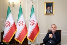 پزشکیان: ما نمی‌دانستیم قرار است جنگ شود/ ۴۷ سال است می‌خواهیم درست کار کنیم، می‌گویند الان وقتش نیست!/ هیچ‌وقت نمی‌گویند جلوی کسی که داشت می‌خورد را گرفتی، می‌گویند فلانی که حزب‌اللهی بود را برداشتی!/ آموزش حق همه مردم است؛ نه فقط پولدارها