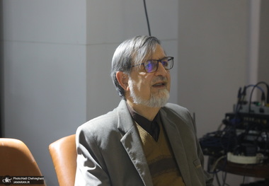 محمدرضا بهشتی: رویکردهای شعاری پاسخگوی بحران خانواده نیستند/  ۵۰ درصد از افراد مجرد بالای ۳۰ سال، موفقیت شغلی را بر روابط خانوادگی ترجیح می‌دهند/  ۶.۱ درصد خانوارها در ایران، تک‌ نفره هستند