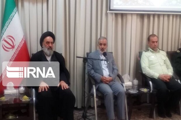 دشمن با نفوذ در عرصه فرهنگی درصدد تهی کردن باورهای مردم است